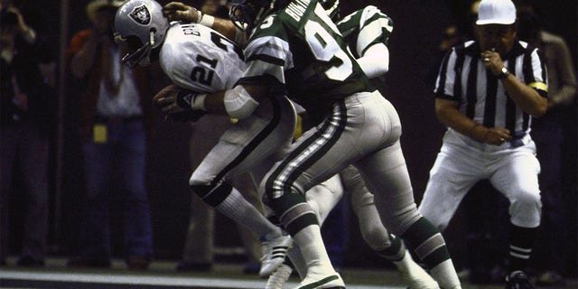 Football: Super Bowl XV: Philadelphia Eagles John Bunting (95) in action, defense vs Oakland Raiders Cliff Branch (21) at Louisiana Superdome. New Orleans, LA 1/25/1981