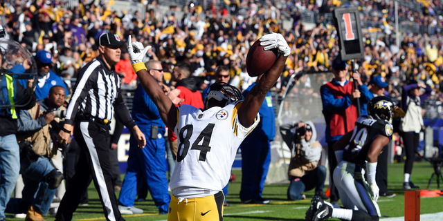 Pittsburgh Steelers wide receiver Antonio Brown celebrates after scoring a touchdown against the Baltimore Ravens on Nov. 4, 2018. 