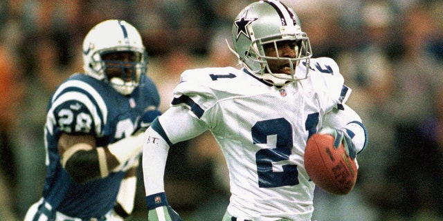 Dallas Cowboys cornerback Deion Sanders outdistances Indianapolis Colts defensive back Tito Wooten to score a touchdown on Oct. 31, 1999, at the RCA Dome in Indianapolis, Indiana.