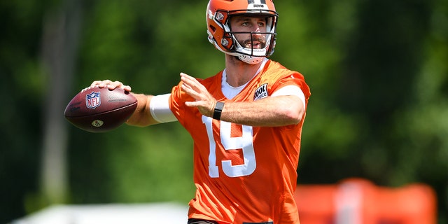 Josh Rosen, #19 of the Cleveland Browns, throws a pass during Cleveland Browns training camp at CrossCountry Mortgage Campus on July 30, 2022 in Berea, Ohio. 