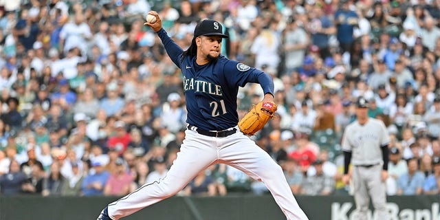 Luis Castillo of the Mariners pitches against the New York Yankees at T-Mobile Park on Aug. 9, 2022, in Seattle.