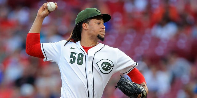 Cincinnati Reds pitcher Luis Castillo throws during the first inning of the team's baseball game against the Los Angeles Dodgers in Cincinnati, Friday, Sept. 17, 2021. 