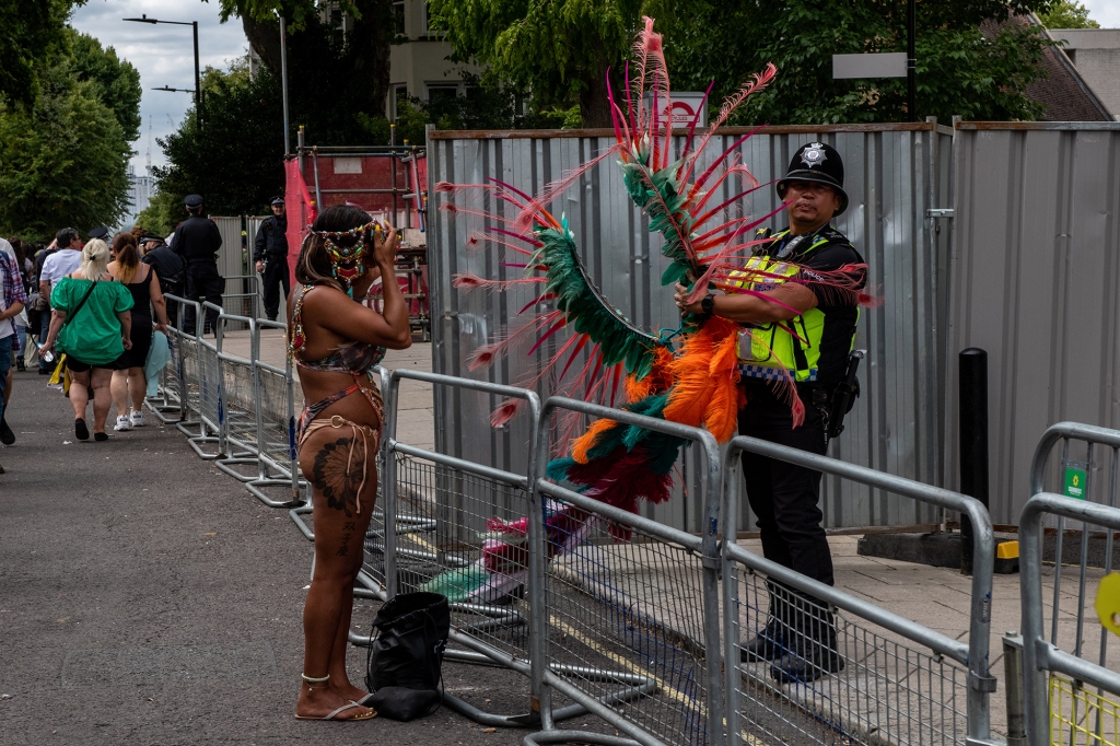 Notting Hill Police helps performer. 