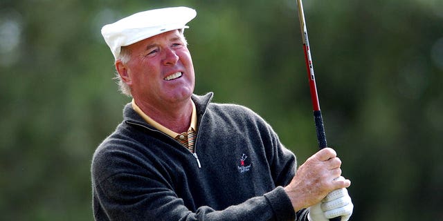 Tom Weiskopf in action at the 2004 British Open.