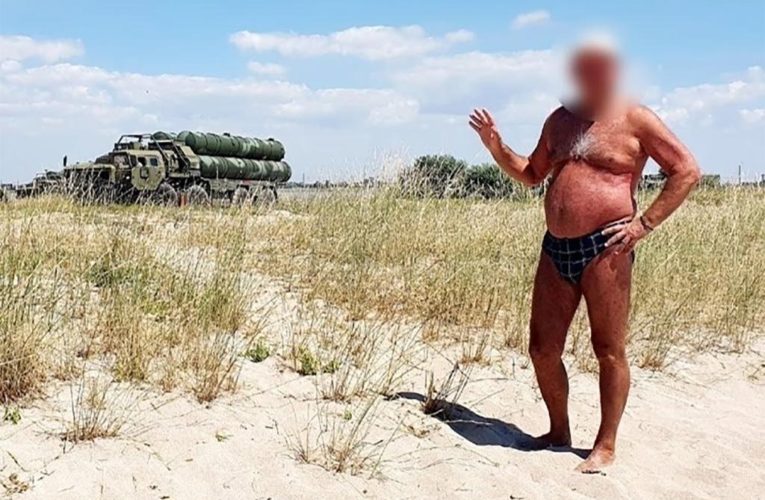 Tourist in Crimea accidentally exposes Russian military position in shirtless vacation photos