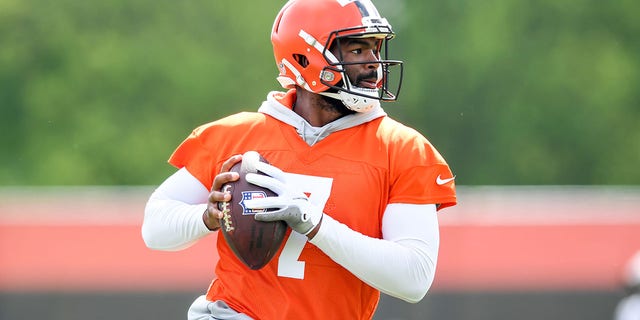 Jacoby Brissett #7 of the Cleveland Browns runs a drill during the Cleveland Browns offseason workout at CrossCountry Mortgage Campus on June 8, 2022 in Berea, Ohio.