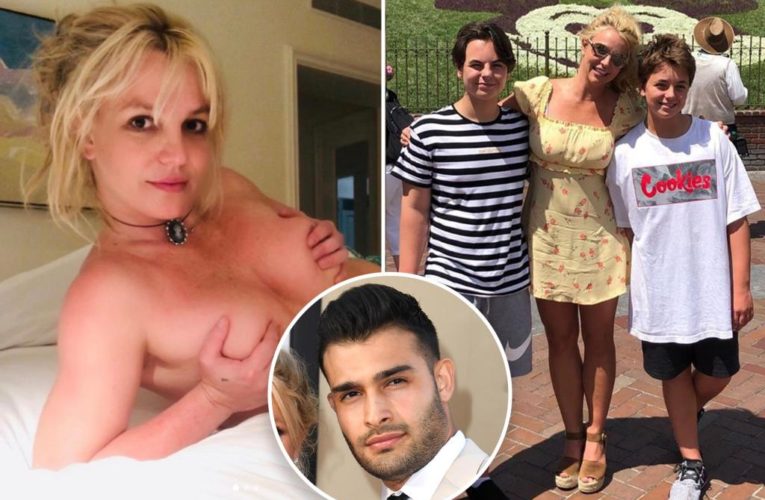 Britney Spears’ sons should be ‘proud’ of her nude pics