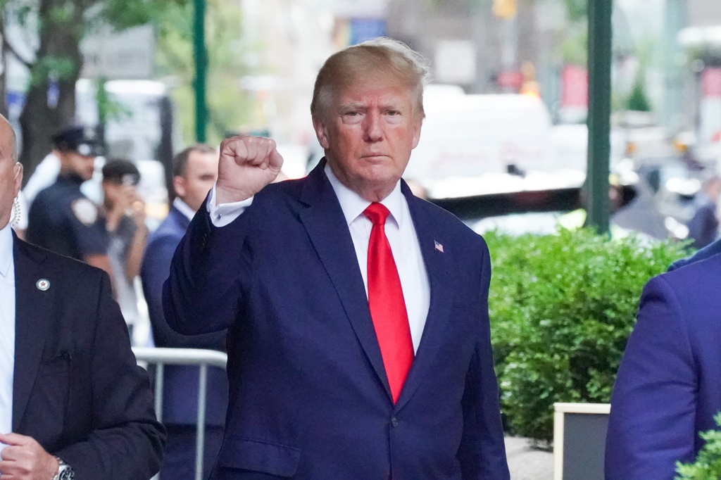 Donald Trump leaving Trump Tower residence, heading to deposition this morning. W 56st., mhtn.
