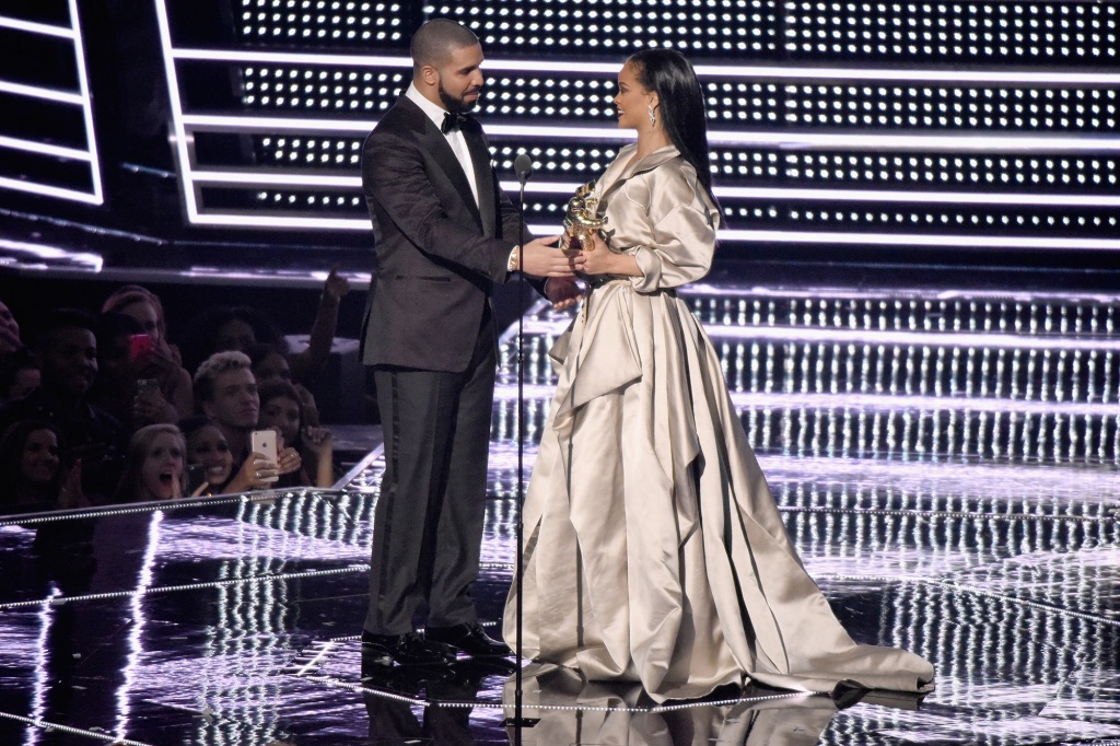 Drake presents the VMA Lifetime Achievement Award to Rihanna onstage during the 2016 MTV Video Music Awards.