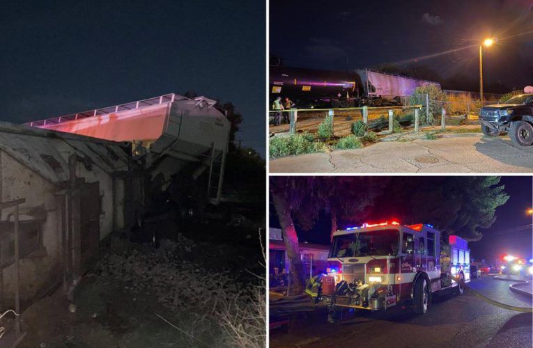 Two train cars derail in El Paso, Texas, at least one dead