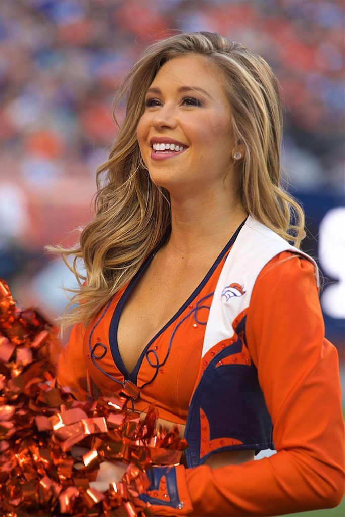 Gabby Windey was a NFL cheerleader for five years.