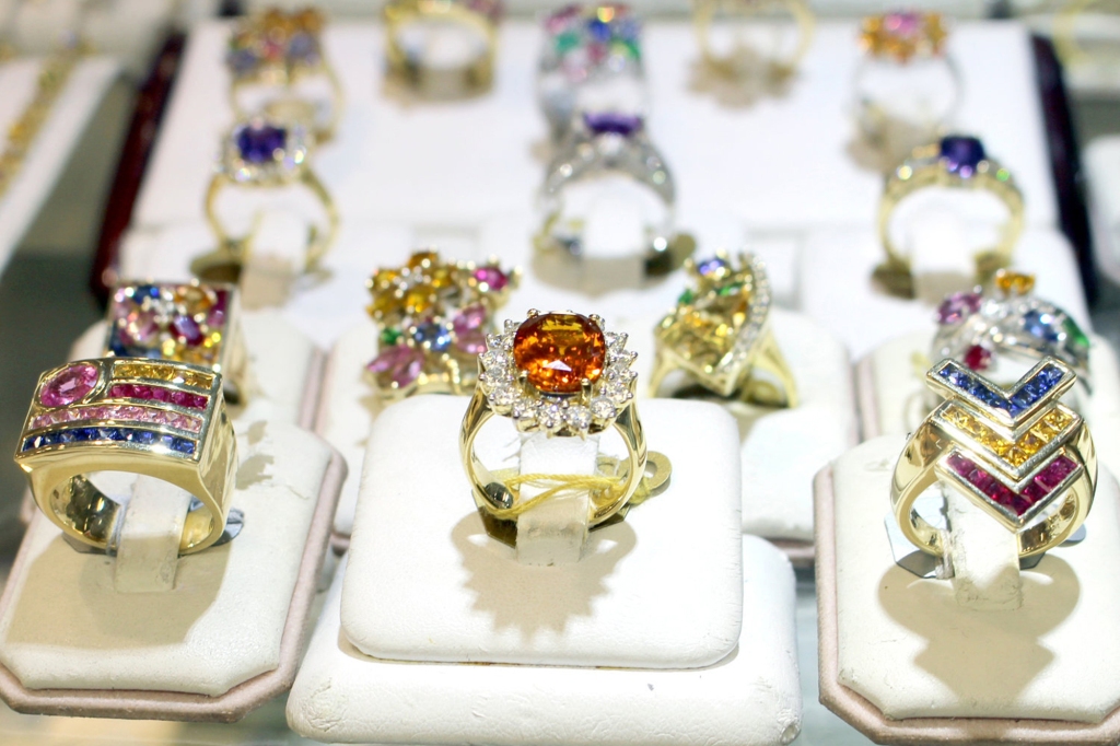 Jewelry vendors insists approximately $150 million in goods were snatched.