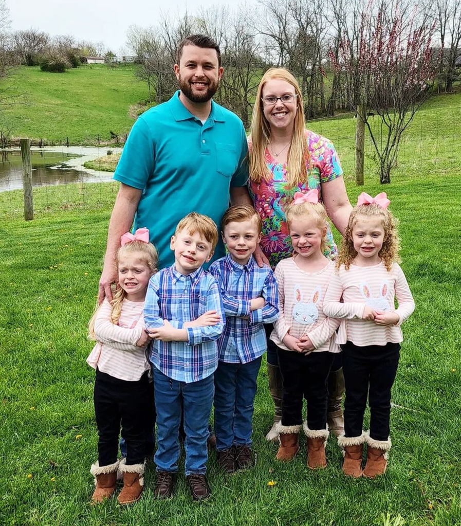 Driskell and his wife Brianna, 34, say it's difficult to keep an eye on their kids — Zoey, Dakota, Hollyn, Asher and Gavin — and regularly leash them together while running errands. 