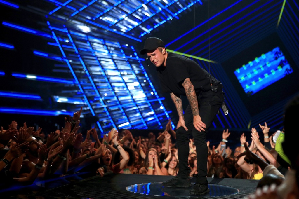 Recording artist Justin Bieber performs onstage during the 2015 MTV Video Music Awards at Microsoft Theater on August 30, 2015 in Los Angeles, California.  