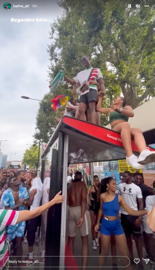Viral video of bus stop collapse at Notting Hill Carnival.
