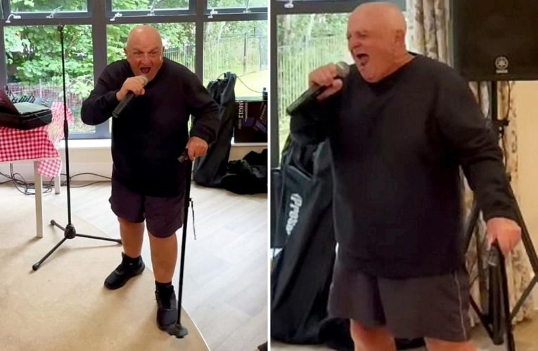 81-year-old who sang with The Beatles shocks with surprise song