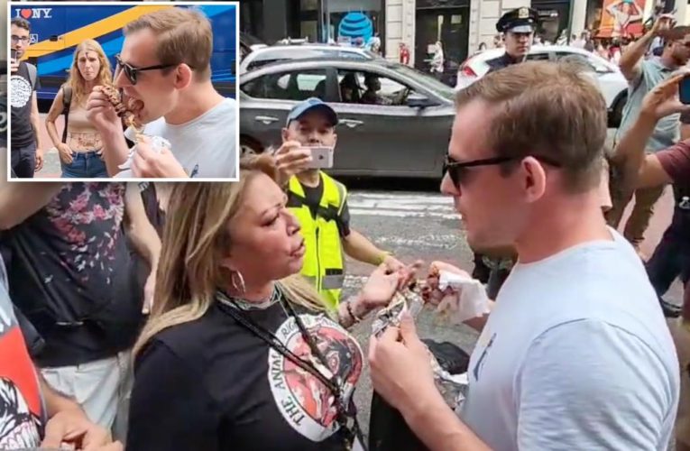 Man eats kebab in front of animal rights protester in NYC