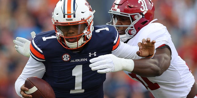 Will Anderson Jr. (31) of the Alabama Crimson Tide sacks TJ Finley (1) of the Auburn Tigers during the first half at Jordan-Hare Stadium Nov. 27, 2021, in Auburn, Ala.