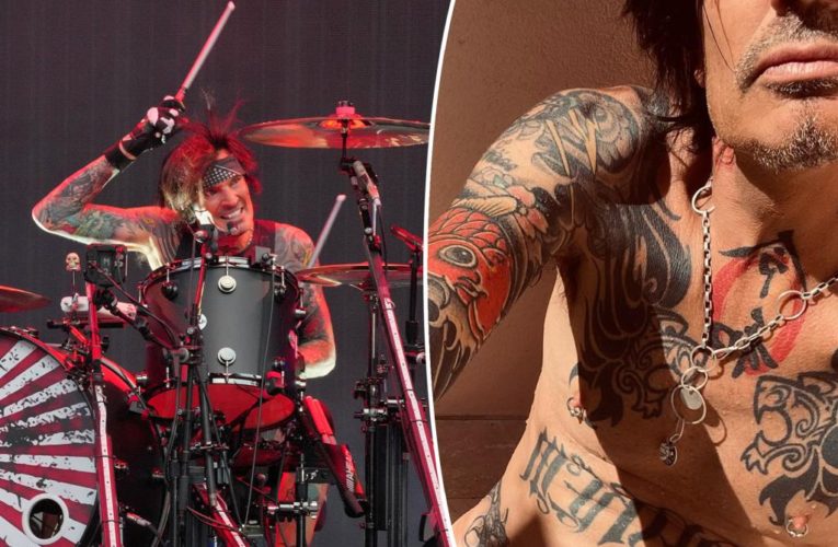 Mötley Crüe’s Tommy Lee posts full-frontal nude photo