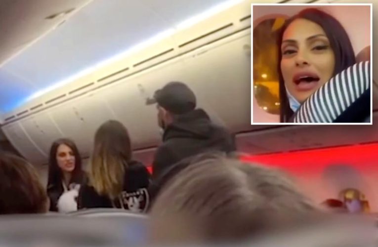 Jetstar plane cheers Australian woman getting kicked off flight