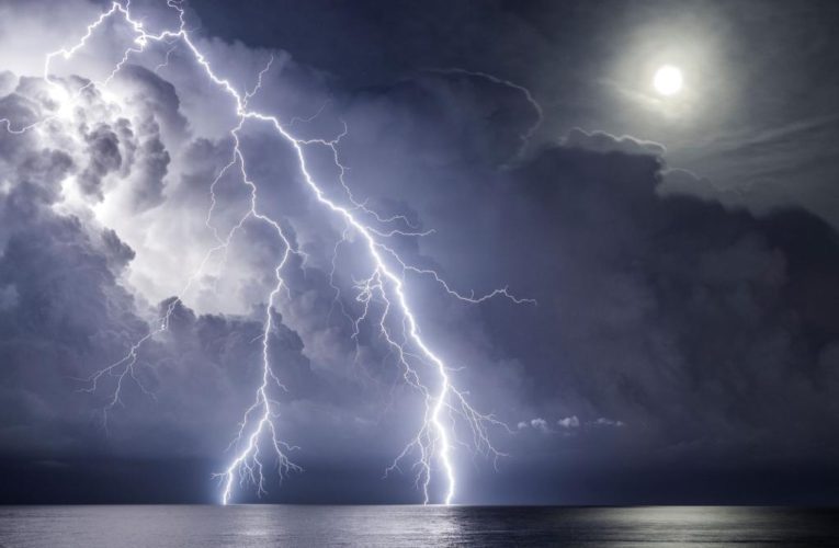 2 killed by lightning strike while jet skiing in Puerto Rico