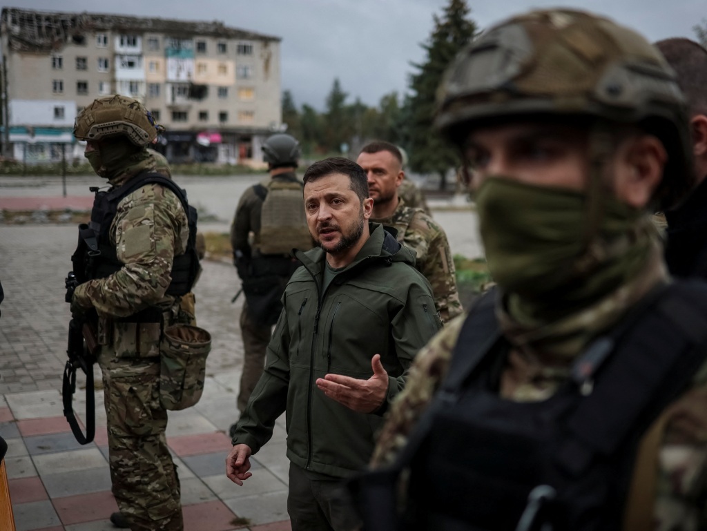 Zelensky gets a tour of the town of Izyum after Ukrainian forces recaptured several cities.