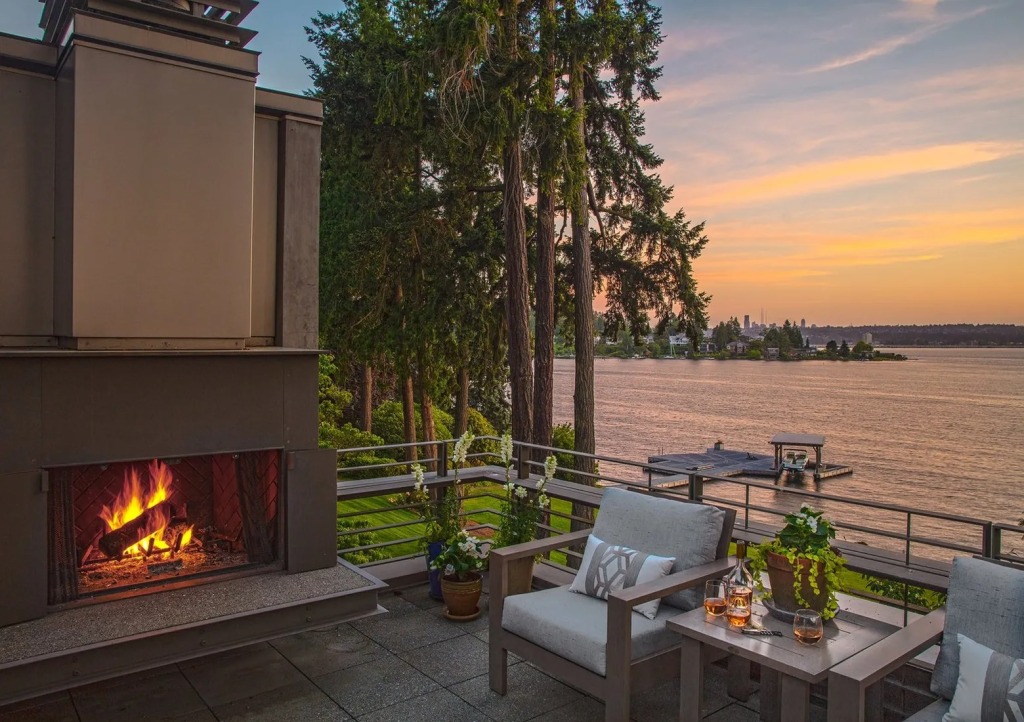 The outdoor terrace overlooking the lake. 
