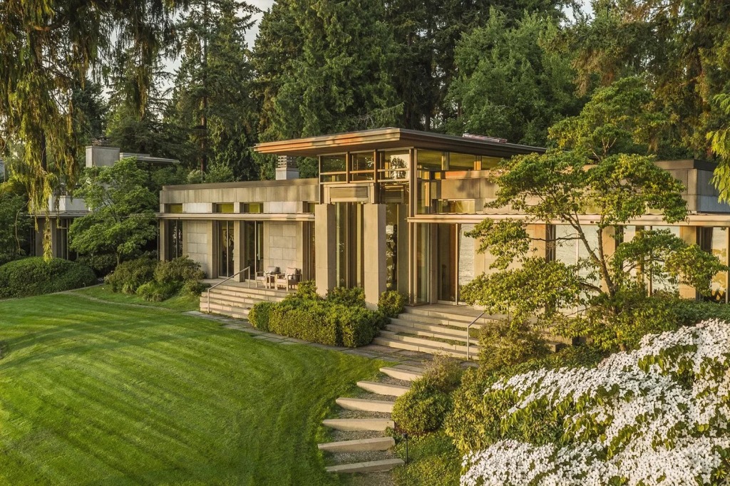 This Seattle home was purchased by an anonymous trust suspected to be Mackenzie Scott for $37.5 million.