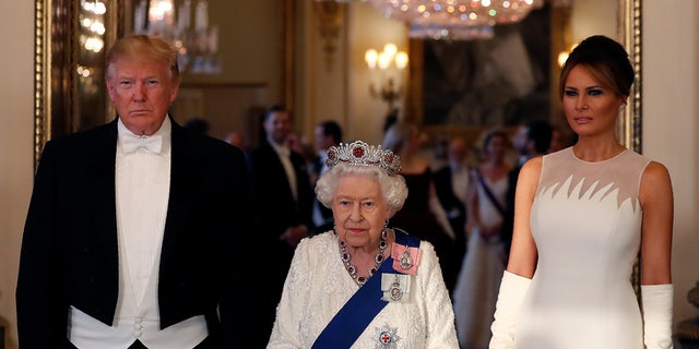 U.S. President Donald Trump, First Lady Melania Trump and Britain's Queen Elizabeth pose at the State Banquet at Buckingham Palace in London, Britain June 3, 2019. (Alastair Grant/Pool via REUTERS)