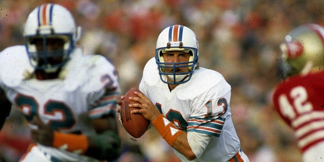 Miami Dolphins Hall of Fame quarterback Dan Marino (13) scans the field during the 1985 Super Bowl, a 38-16 loss to the San Francisco 49ers Jan. 20, 1985, at Stanford Stadium in Stanford, Calif.