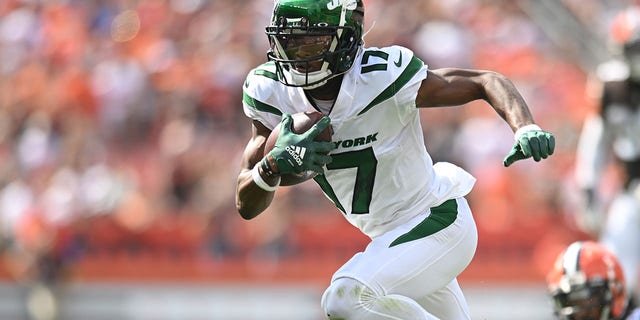 Garrett Wilson of the New York Jets runs with the ball against the Cleveland Browns during the second quarter at FirstEnergy Stadium in Cleveland, Ohio, on Sept. 18, 2022.