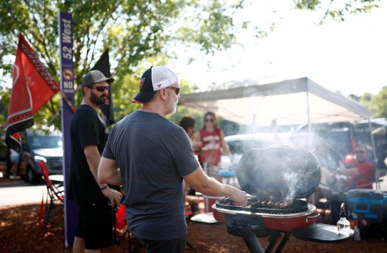 Burgers or hot dogs at the ‘perfect’ tailgate? America decides