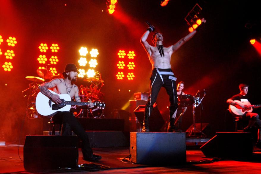 A photo of Dave Navarro, Perry Farrell, Stephen Perkins, and Eric Avery of Jane’s Addiction performing in 2009