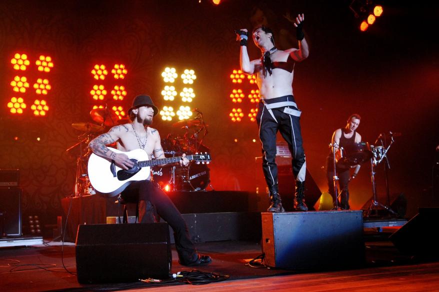 A photo of Dave Navarro, Perry Farrell, Stephen Perkins, and Eric Avery of Jane’s Addiction performing in 2009