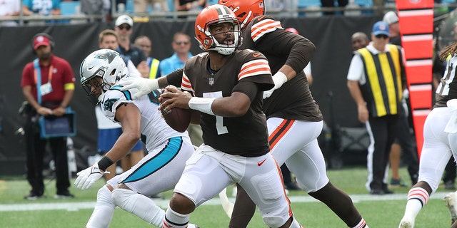 Cleveland Browns quarterback Jacoby Brissett (7) looks to throw a pass during an NFL football game between the Cleveland Browns and the Carolina Panthers on September 11, 2022 at Bank of America Stadium in Charlotte, N.C. 