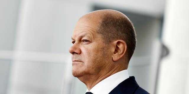 German Chancellor Olaf Scholz met with Ukrainian officials regarding shipments of military supplies.