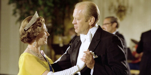 U.S. President Gerald Ford and Britain's Queen Elizabeth dance during a state dinner in honor of the Queen and Prince Philip at the White House in Washington, U.S., July 7, 1976. (Ricardo Thomas/Gerald R. Ford Presidential Library/U.S. National Archives and Records Administration/Handout via REUTERS)