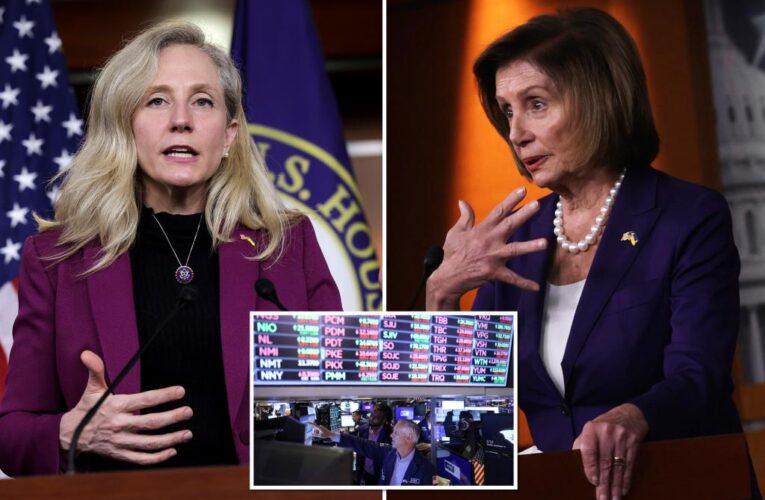 Democrat slams Nancy Pelosi’s ‘failure of leadership’ over stock trade ban