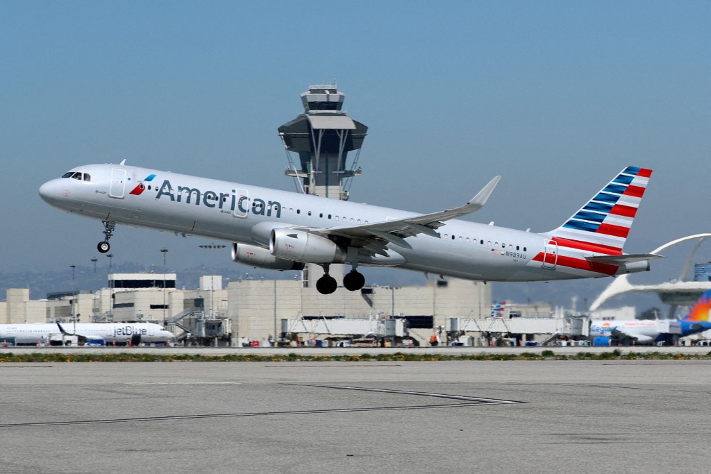 The American Airlines flight departed San Jose del Cabo on Wednesday and was en route to LAX.