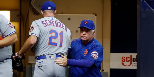 Buck Showalter #11 of the New York Mets takes Max Scherzer #21 out of the game after the sixth inning. Max Scherzer had given up no hits against the Milwaukee Brewers at American Family Field on September 19, 2022 in Milwaukee, Wisconsin.