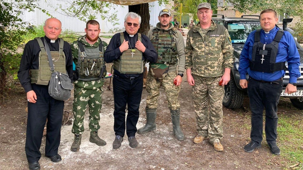 Cardinal Krajewski and his aides while on a mission to Ukraine. 