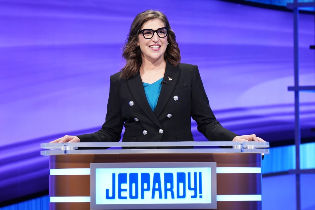 CELEBRITY JEOPARDY! - ÒQuarterfinal #1: Simu Liu, Ego Nwodim and Andy RichterÓ Ð On the series premiere of ÒCelebrity Jeopardy!,Ó host Mayim Bialik kicks off the first quarterfinal in the tournament-style series, SUNDAY, SEPT. 25 (8:00-9:00 p.m. EDT), on ABC. (ABC/Tyler Golden)
MAYIM BIALIK