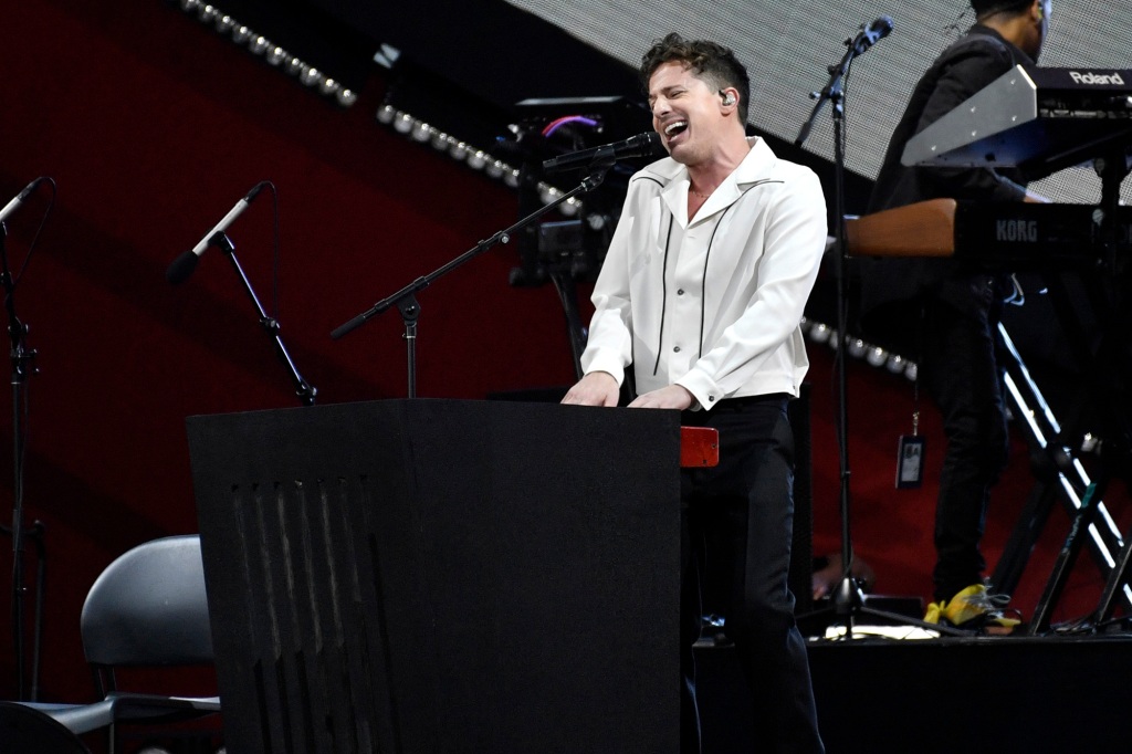 Charlie Puth performed his version of "New York State of Mind"