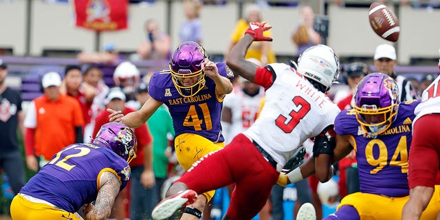 East Carolina's Owen Daffer (41) misses a 41-yard field goal attempt against North Carolina State during the second half of an NCAA college football game in Greenville, N.C., Saturday, Sept. 3, 2022.