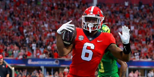 Kenny McIntosh #6 of the Georgia Bulldogs rushes in for a touchdown during the first half against the Oregon Ducks at Mercedes-Benz Stadium on September 3, 2022, in Atlanta, Georgia.