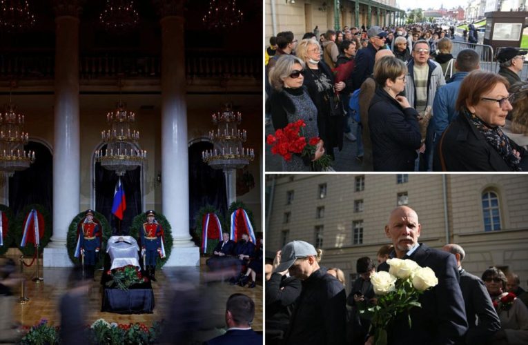 Russians line up to bid farewell to former Soviet leader