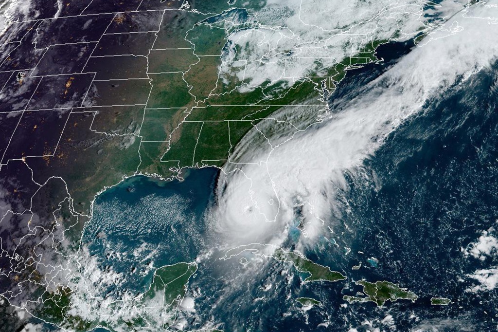 Satellite imagery shows the size of Hurricane Ian 