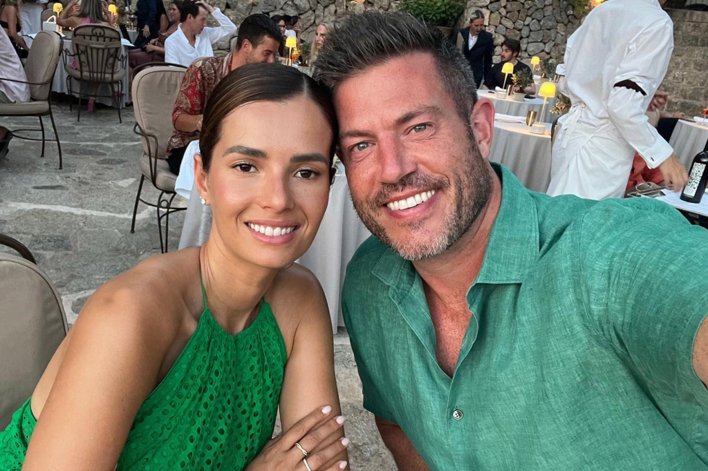 Jesse Palmer married Brazilian model Emely Fardo in 2020.