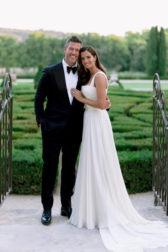 Jesse Palmer married Brazilian model Emely Fardo in 2020.