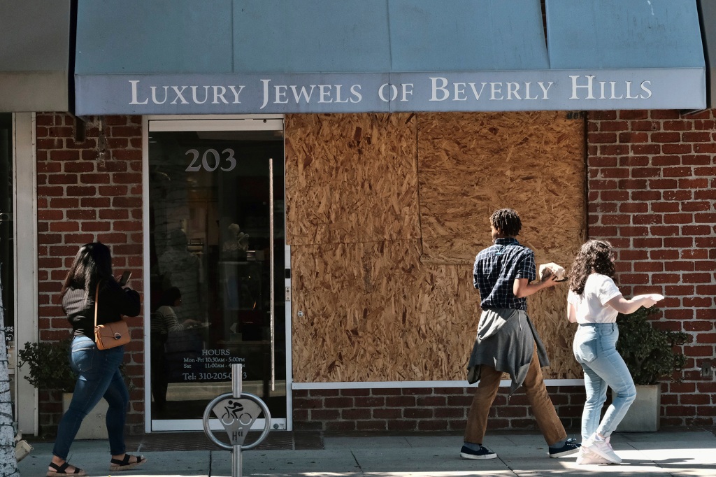 Beverly Hills Jewelry store smash and grab